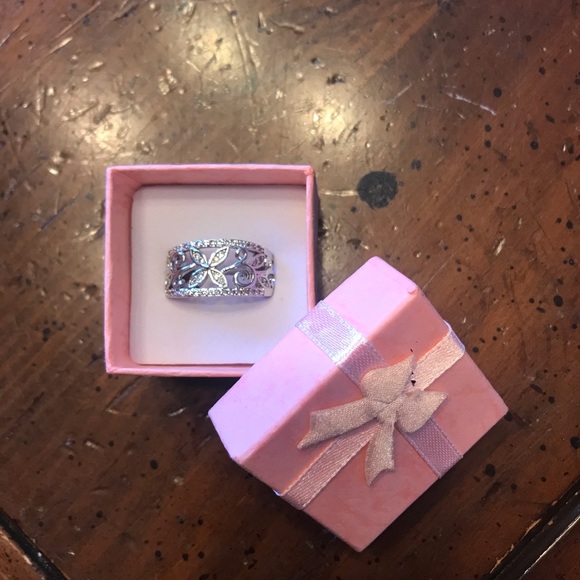 NEW IN BOX! 925 Sterling Silver White Sapphire Ring - Picture 2 of 6